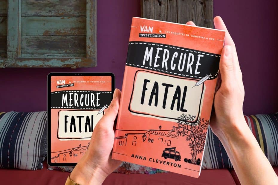 Mercure fatal : tome 1 de la série Van Investigation, par Anna Cleverton. Livre papier et ebook devant un canapé et un mur colorés.